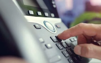 4 Reasons You Should’ve Started Using Internet Phone Services Yesterday